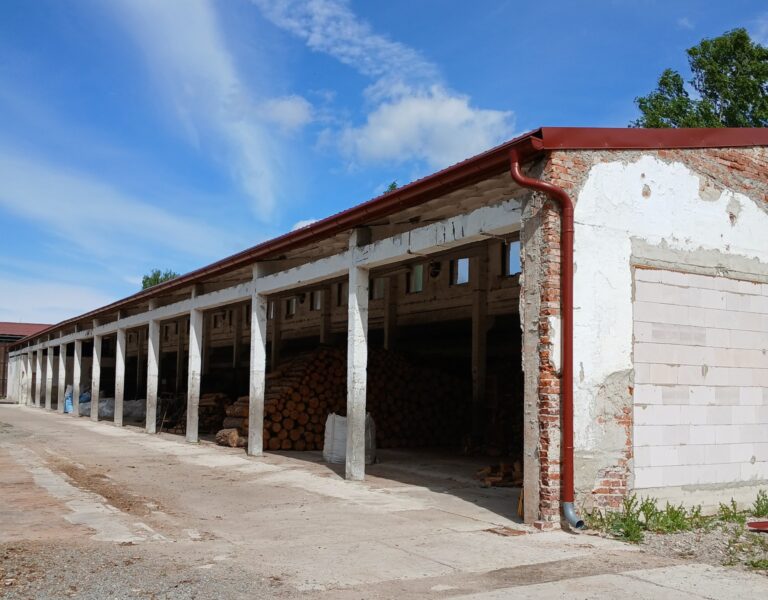 Renovace střechy skladu